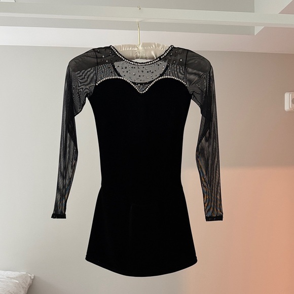 Mondor Elegant Black Long Sleeve Figure Skating Dress - Picture 1 of 5